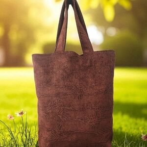 Classic Brown Leather Tote with Structured Design